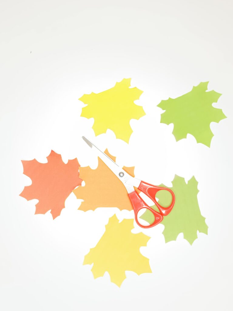 Easy fall leaf craft for kids (with free printable template)