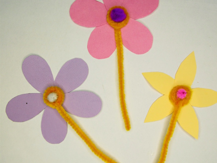 Simple pipe cleaner, paper, and pom-pom flower craft