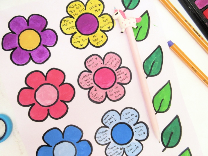 Easy Mother's Day flower craft with love messages for moms(free flower template available)