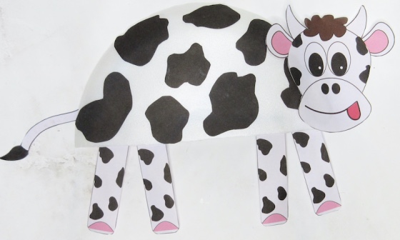 Paper plate cow craft for Preschoolers and kindergarteners