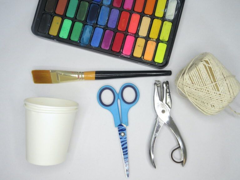 Easy Paper cup bird feeder craft for preschoolers - The Purple Yarn