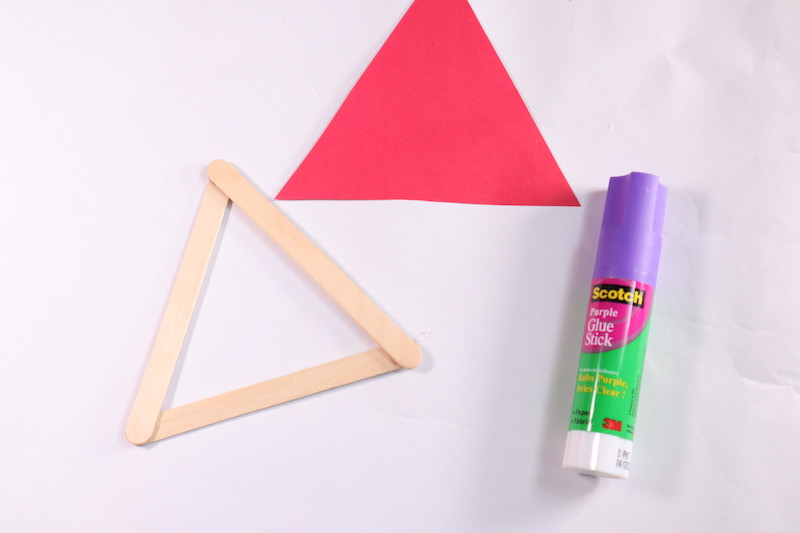 Easy Christmas elf ornament craft for kids using popsicle stick and construction paper 