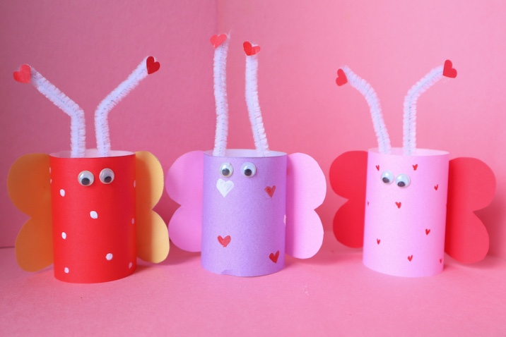 Valentines' Day paper craft for preschoolers - easy paper love bug craft