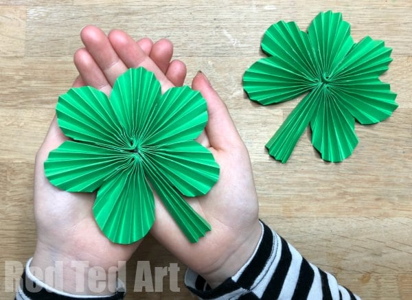 Easy shamrock craft ideas for kids for St. Patrick's Day